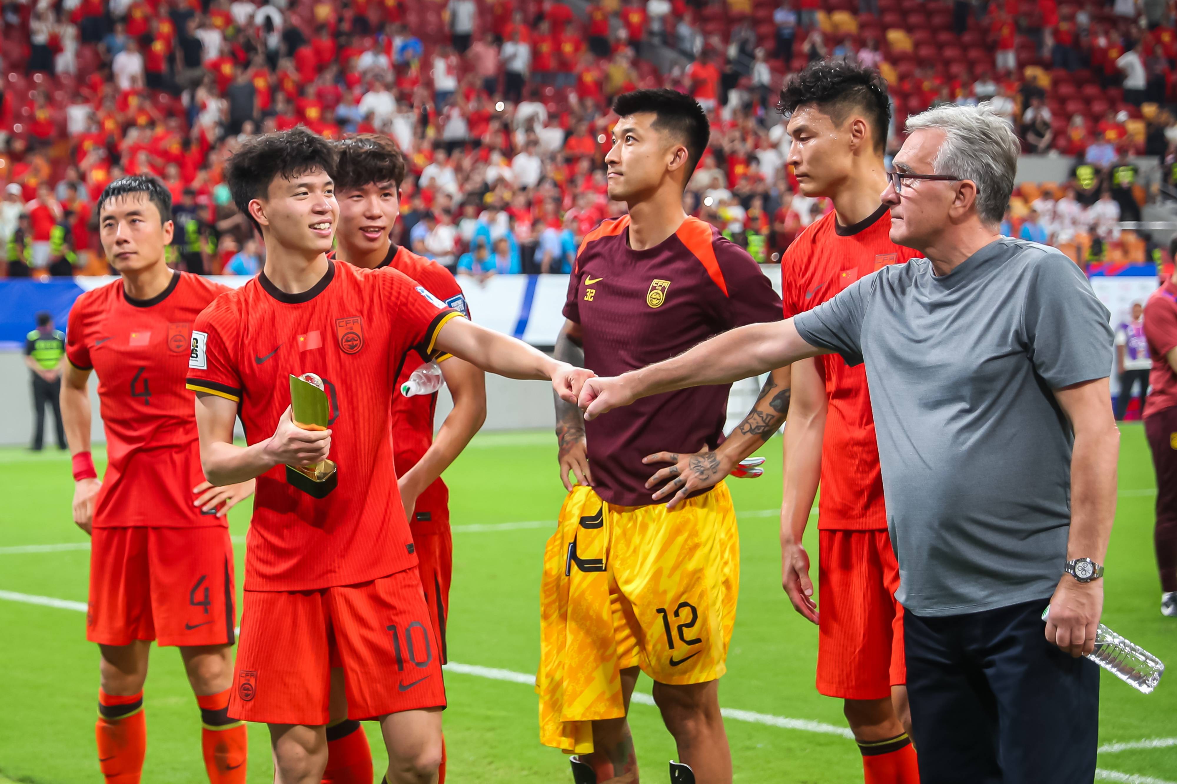 包含亚洲顶尖球队闪耀赛场，成就辉煌的词条