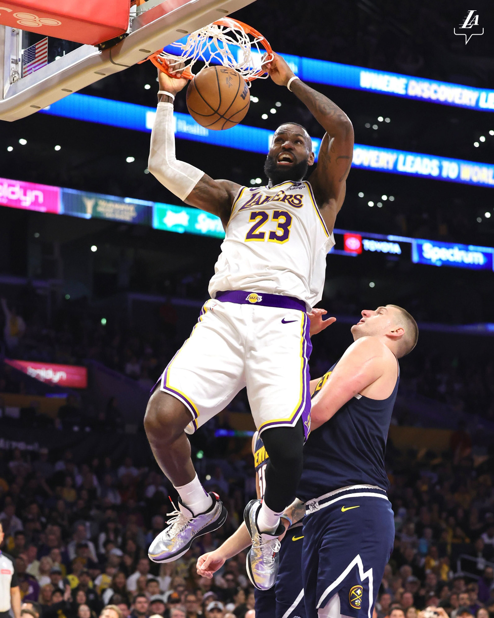 包含天津队碾压勇士，詹姆斯高光表现的词条