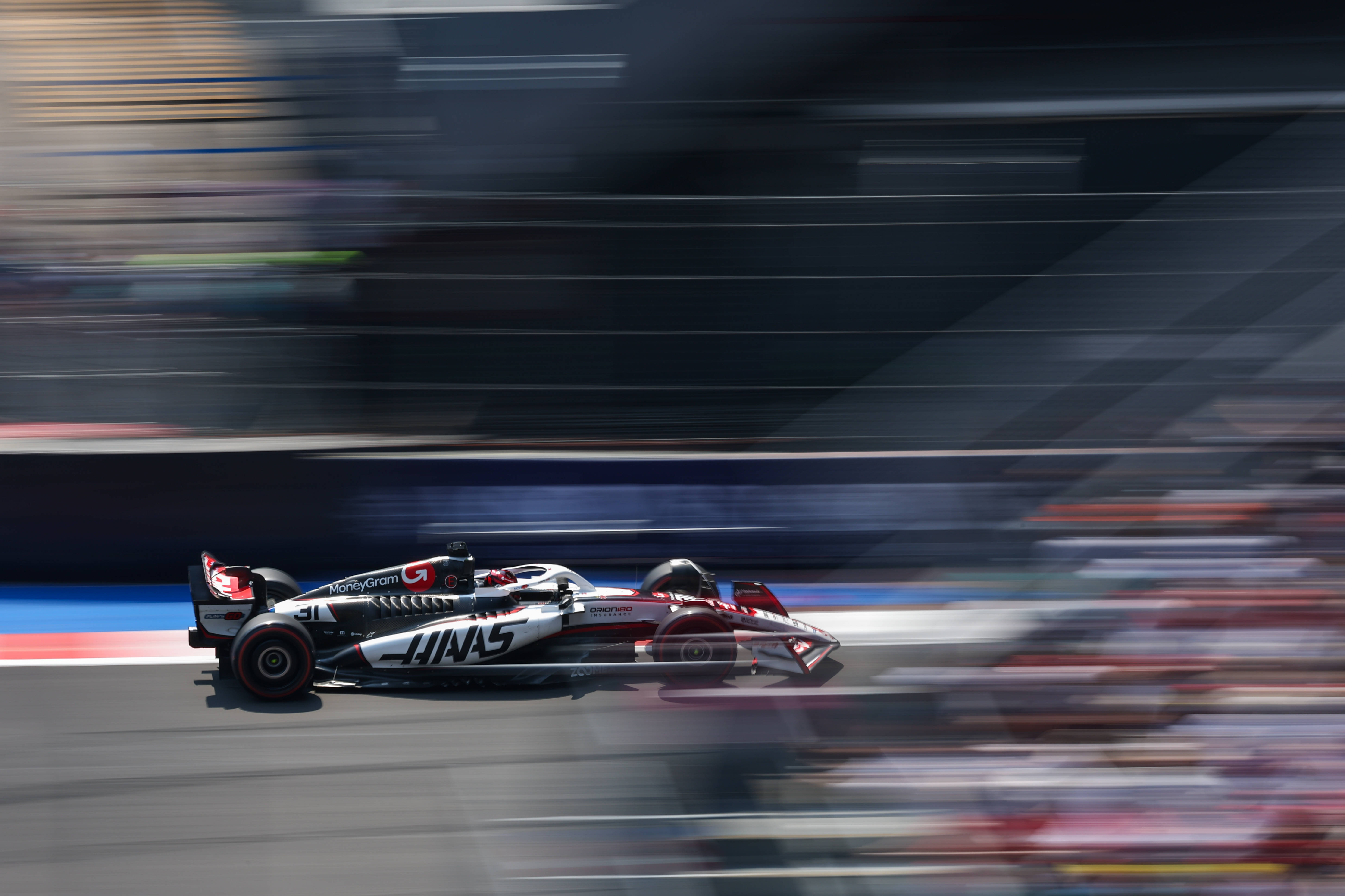 雷诺车队轻取红牛车队，塞恩斯惊艳四座的简单介绍