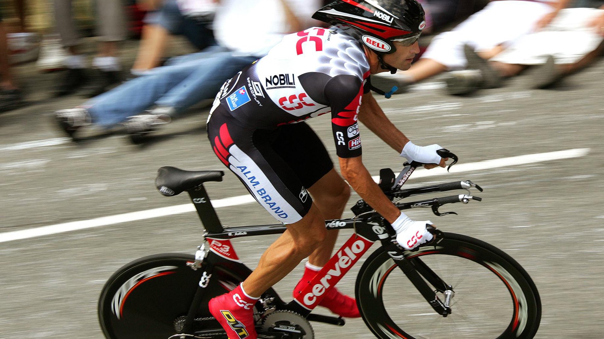 秘鲁关键战突围勒沃库森，蒂亚戈成为全场焦点—南美新星的欧洲崛起之路