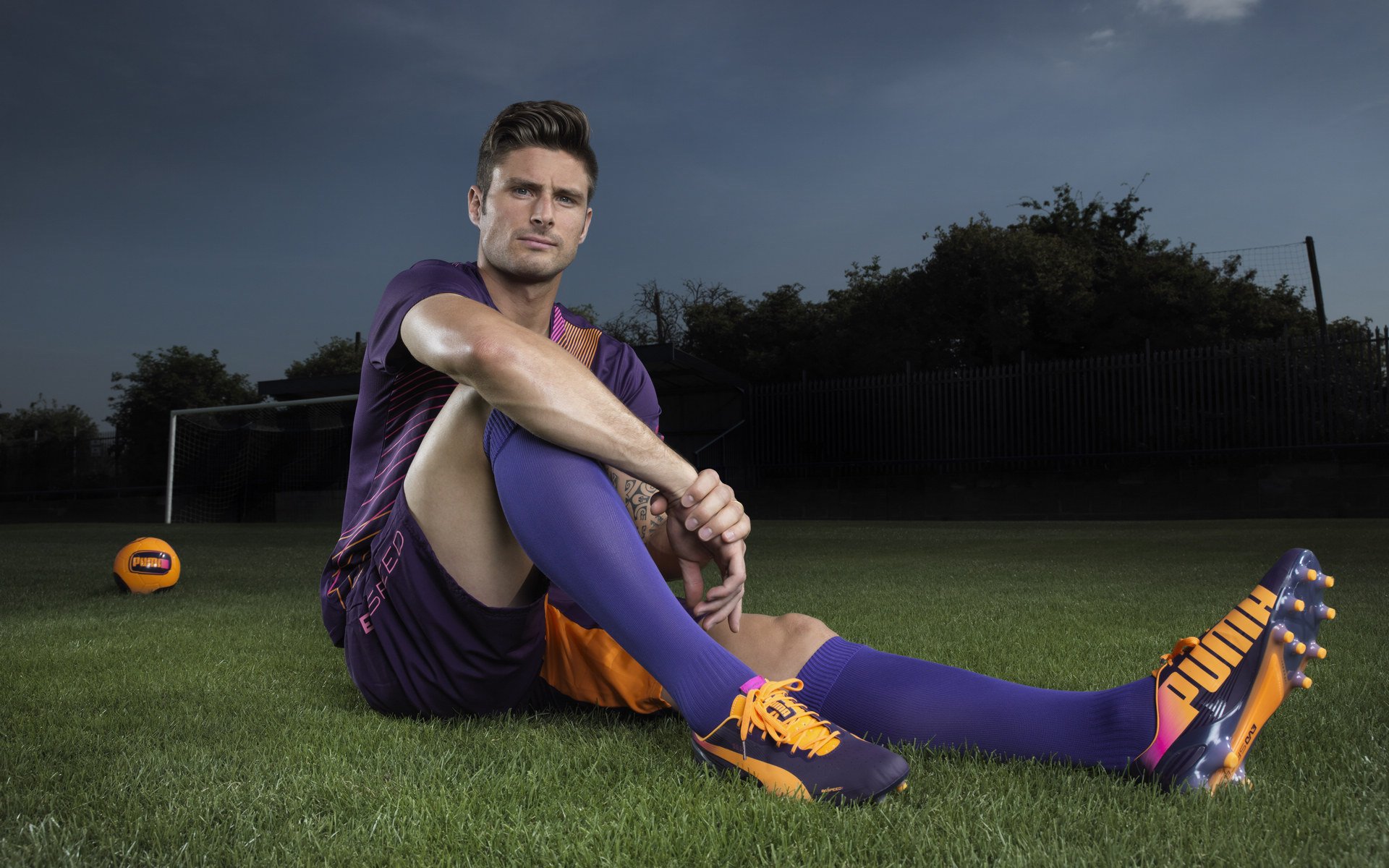 阿坎吉战术爆发引领荷兰式防守,完美锁死勒沃库森进攻引擎