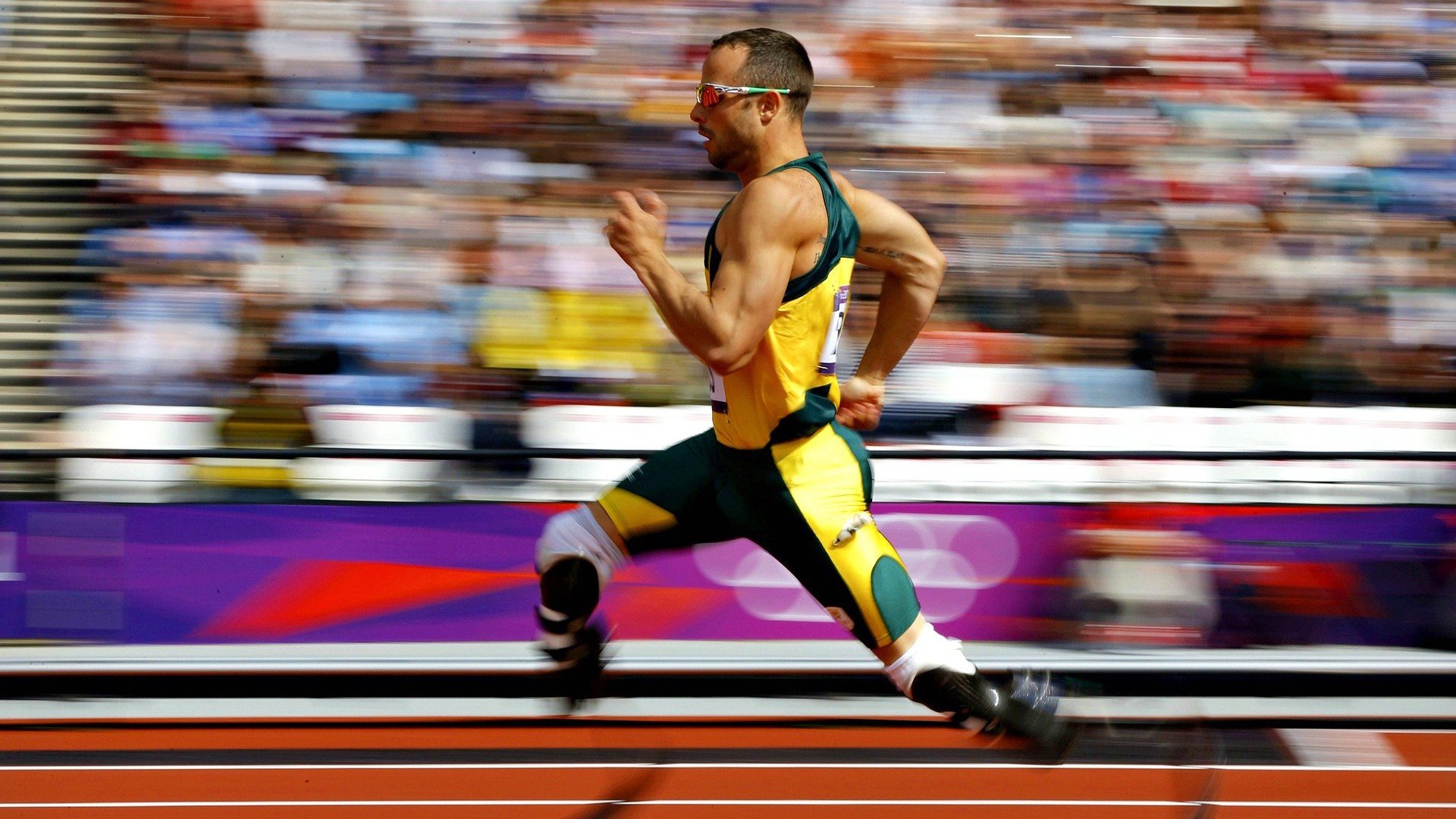 赛道上的红银对决，诺里斯关键制胜，迈凯伦鏖战法拉利